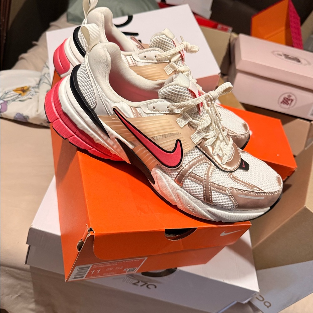 Nike Women's V2K Run Shoes – HJ7389-838